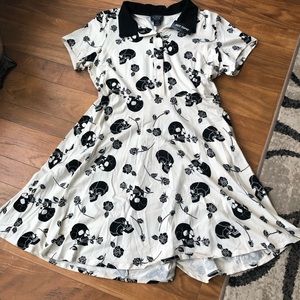(HOLD)Hottopic Midnight Hour skull and roses dress